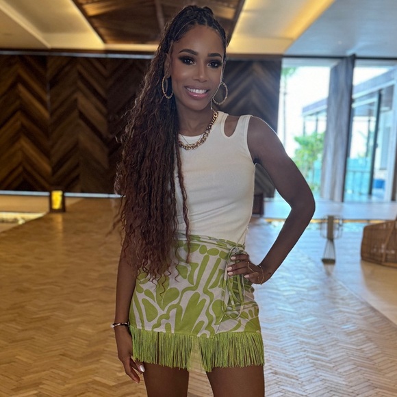 Green abstract floral tassel hem wrap mini skirt - Picture 2 of 2